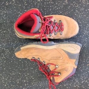 Columbia | Newton Ridge Hiking Boots